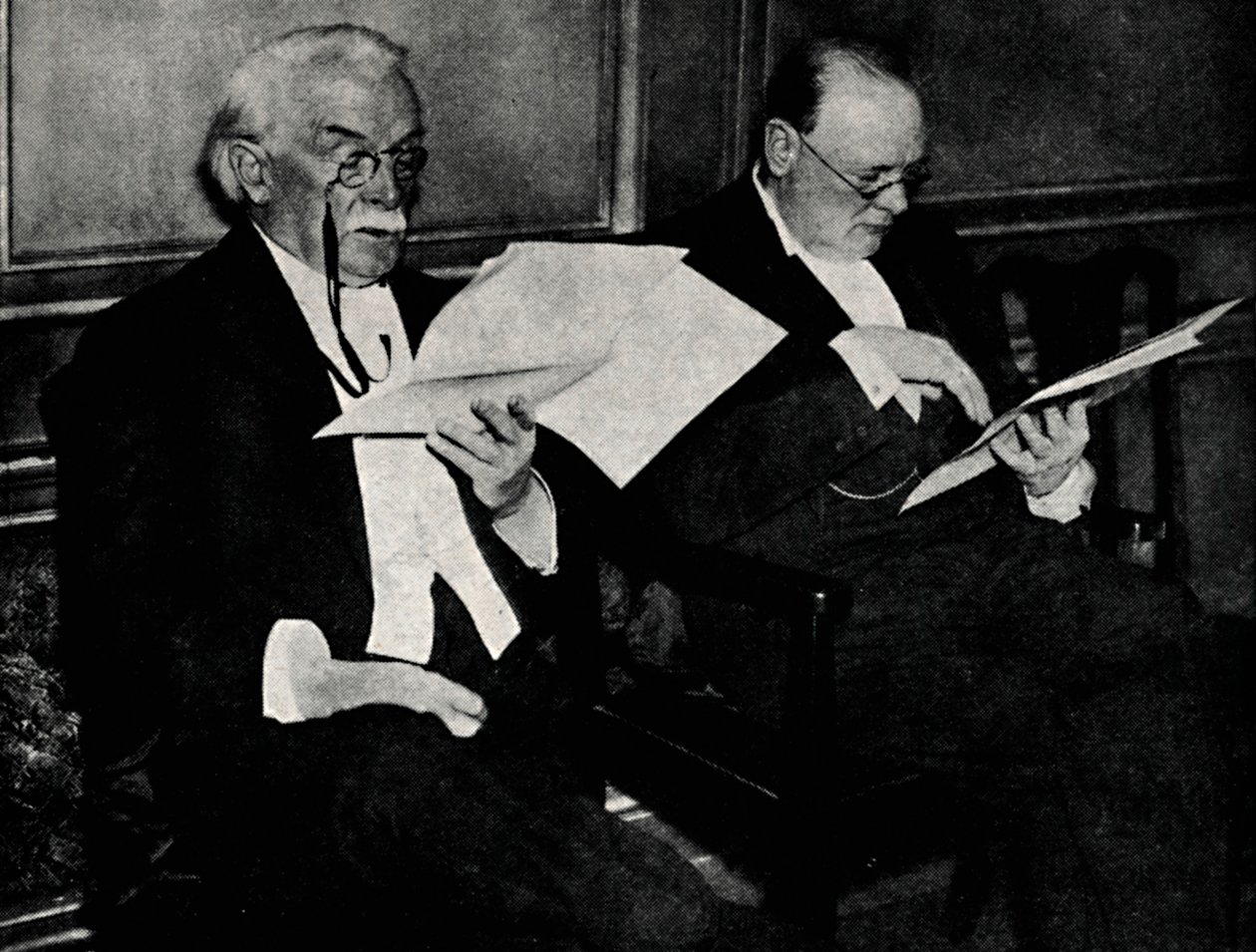 Bei einem öffentlichen Abendessen in den Connaught Rooms, 20. November 1934, 1945 von Unbekannt