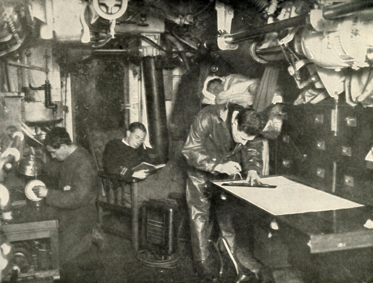 Am Grund des Meeres. Im Offiziersraum eines U-Boots, 1919 von Unbekannt