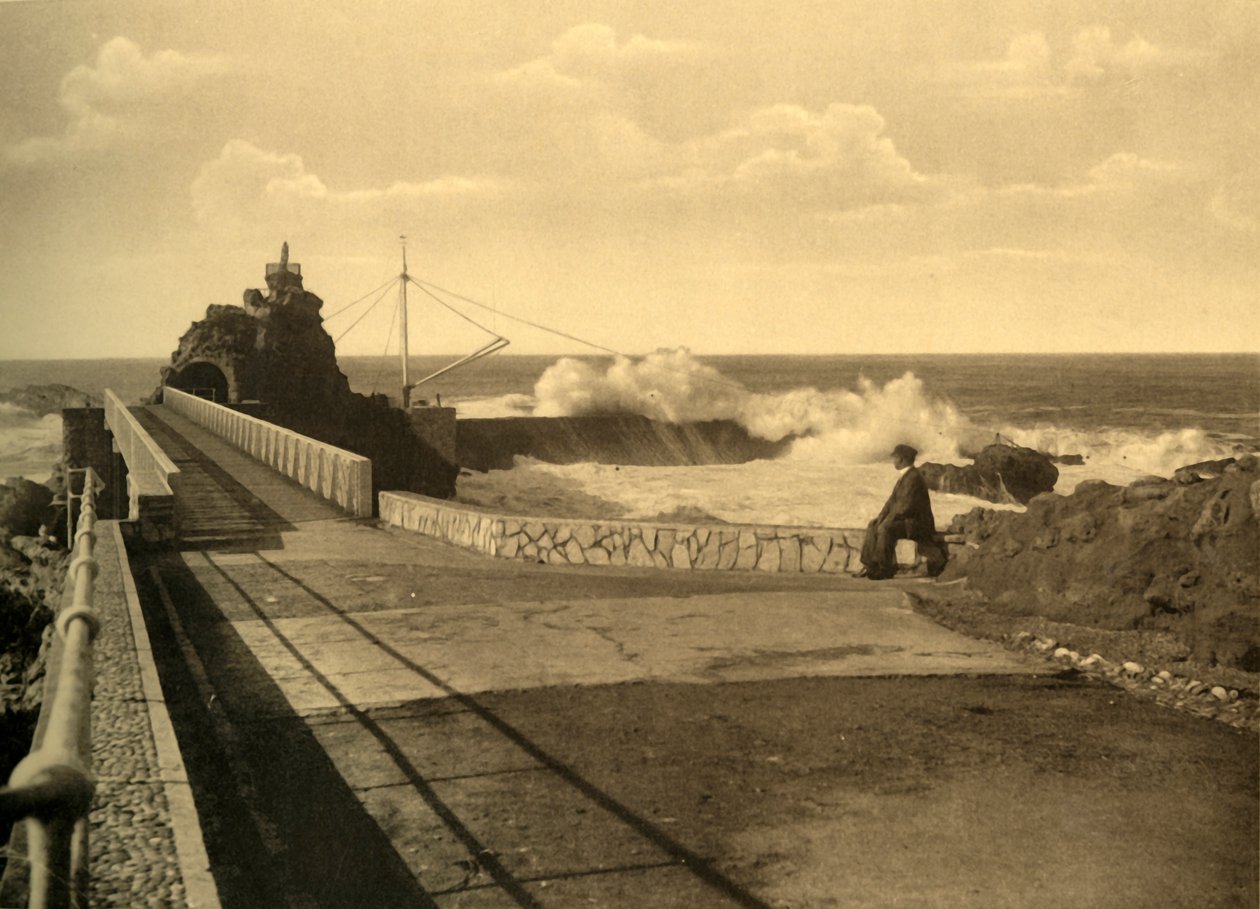 Biarritz - Am Felsen der Jungfrau bei starkem Wind, ca. 1930 von Unbekannt