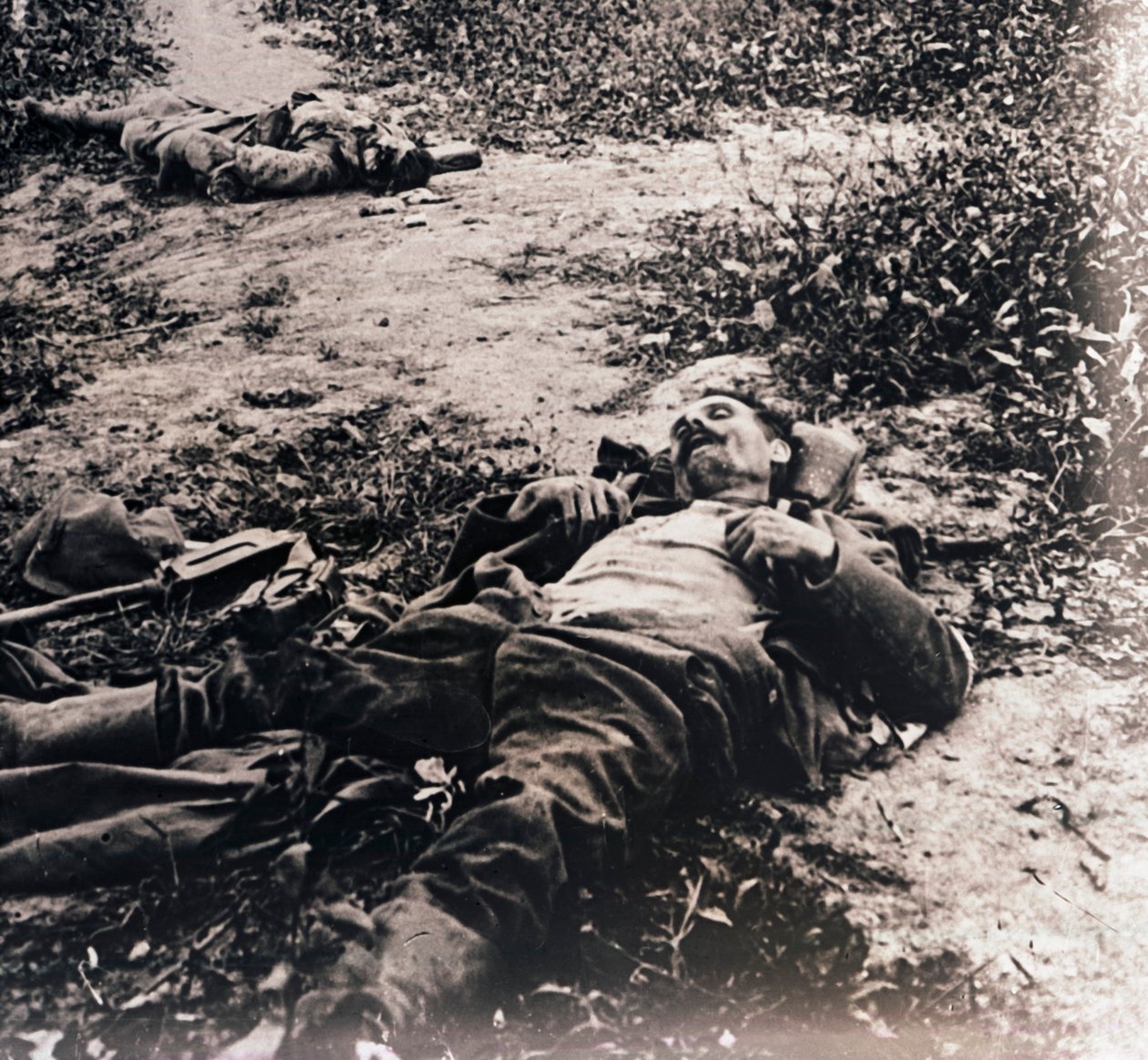 Leichen toter Soldaten, um 1914-1918 von Unbekannt