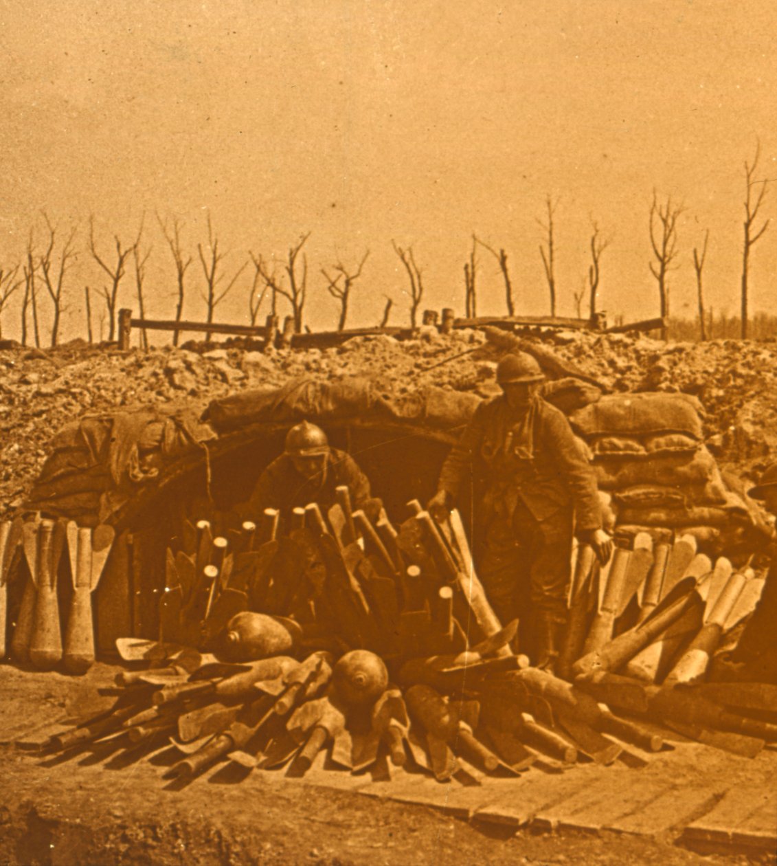 Bombenlager, ca. 1914-1918 von Unbekannt