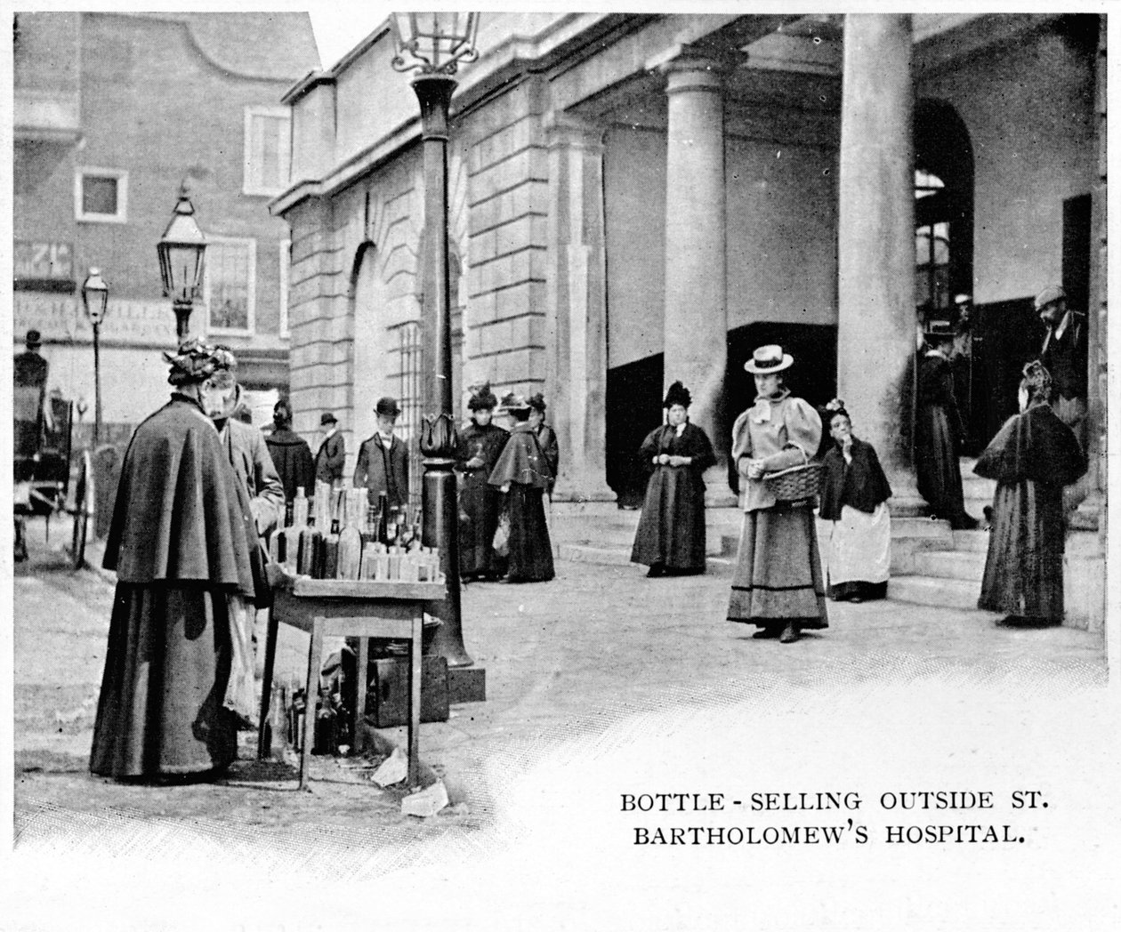Flaschenverkauf vor dem St. Bartholomews Hospital, London, um 1903 von Unbekannt