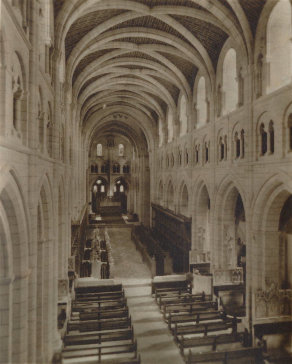 Innenraum der Buckfast Abbey Church, spätes 19. - frühes 20. Jahrhundert von Unbekannt