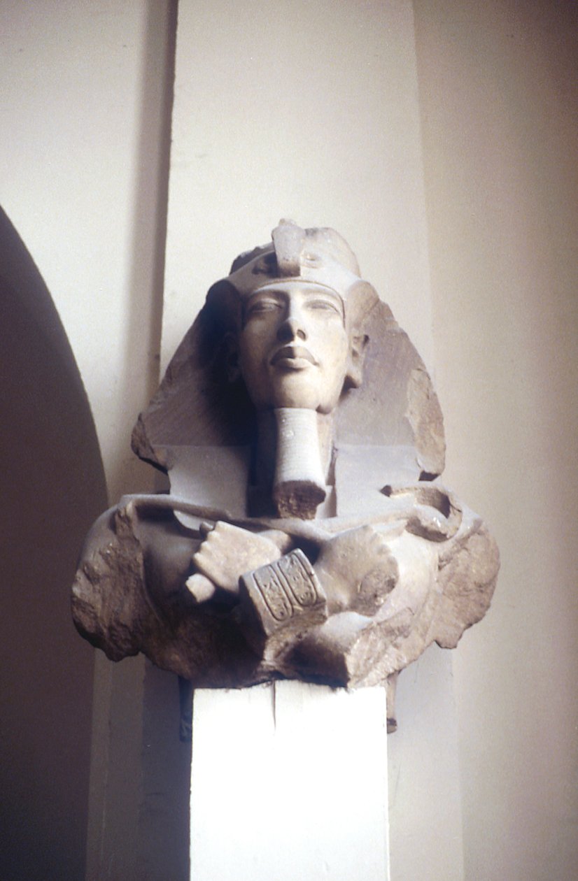 Geschnitzter Kopf von König Echnaton, altägyptisch, 18. Dynastie, ca. 1353-1334 v. Chr. von Unbekannt