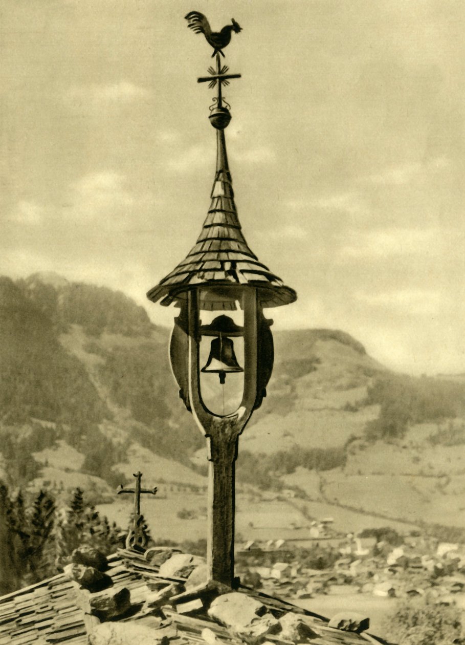 Kirchenglocke und Wetterfahne, Kitzbühel, Tirol, Österreich, um 1935 von Unbekannt