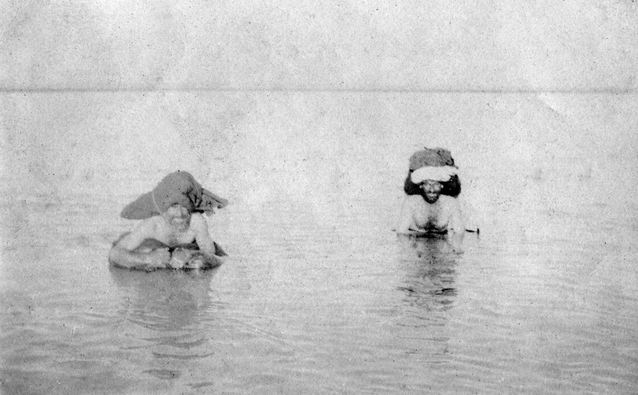 Überquerung des Tigris auf aufgeblasenen Ziegenhäuten, 1918 von Unbekannt