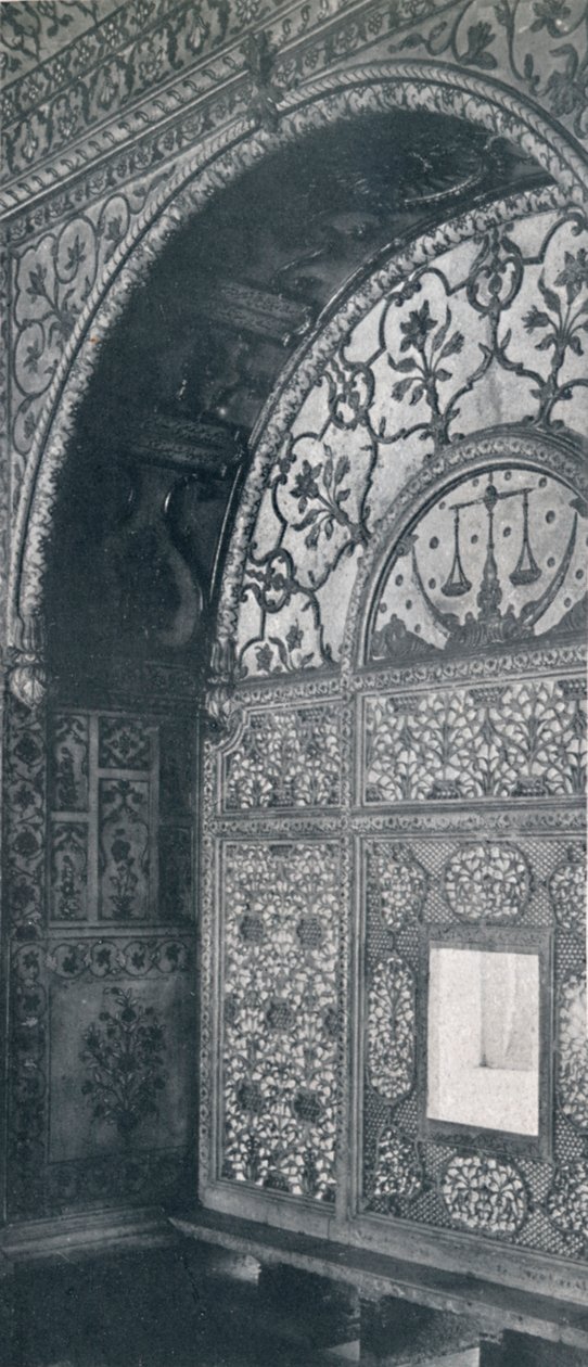 Delhi. Die Waage der Gerechtigkeit, geschnitzter Marmorschirm, durch den Petitionen empfangen wurden, um 1910 von Unbekannt