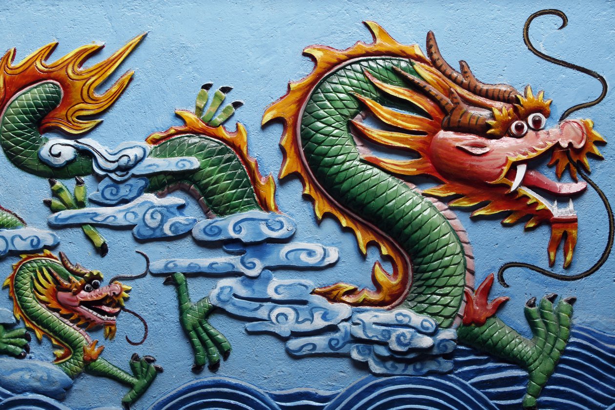 Drachenskulptur in einem chinesischen Tempel, Phnom Penh, Kambodscha von Unbekannt