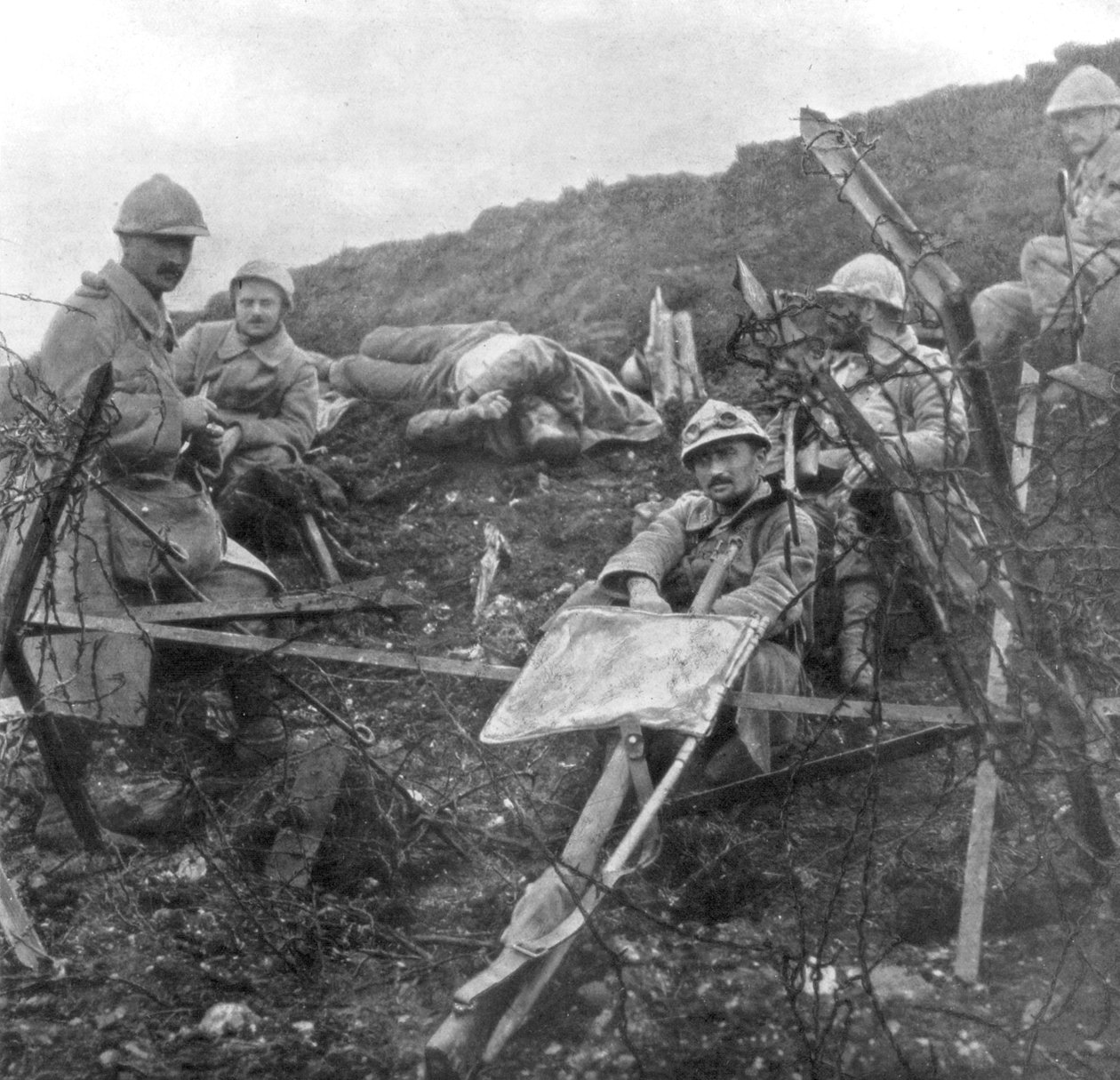 Französische Truppen nach der Eroberung von Souchez, Pas-de-Calais, Frankreich, 28. Oktober 1915 von Unbekannt