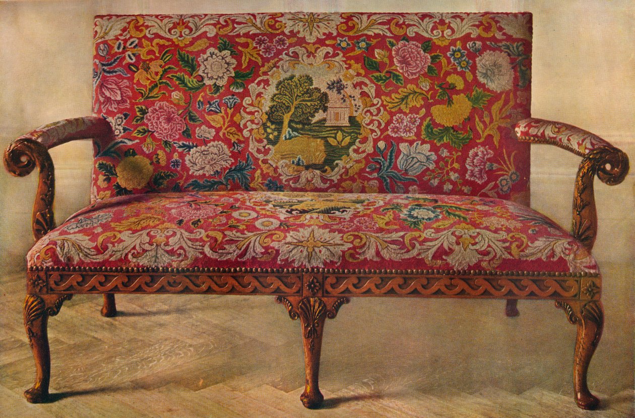 Fruchtholz-Sofa mit Stickerei, frühes 18. Jahrhundert, 1929 von Unbekannt