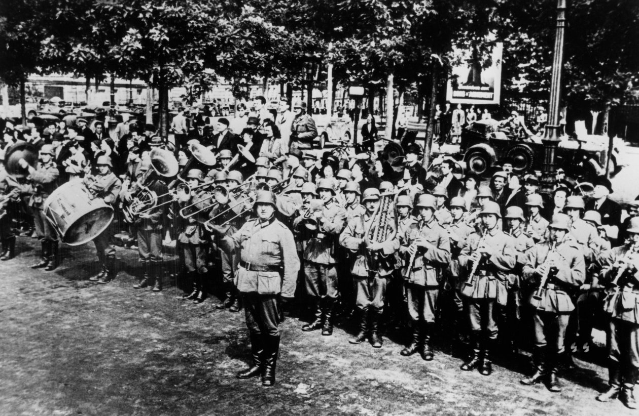 Deutsche Militärkapelle bei der Parade auf der Place de l
