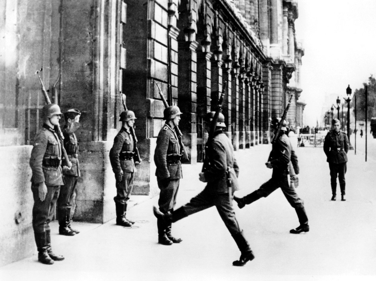 Deutsche Soldaten auf Wachdienst vor dem Hotel Crillon, Paris, 7. Oktober 1940 von Unbekannt