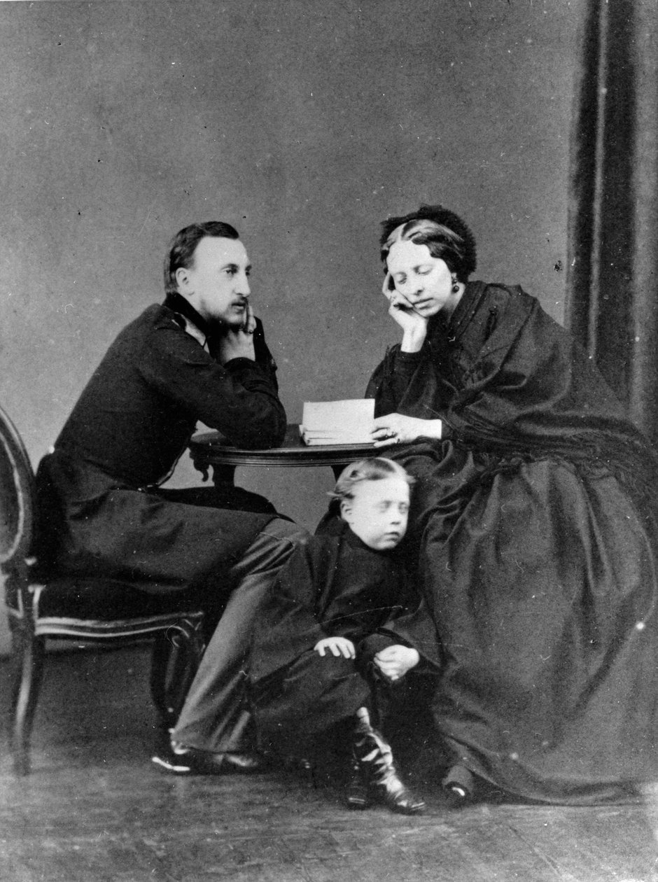 Großherzog Nikolaus Nikolajewitsch der Ältere von Russland mit seiner Frau und seinem Sohn, ca. 1861-1863 von Unbekannt