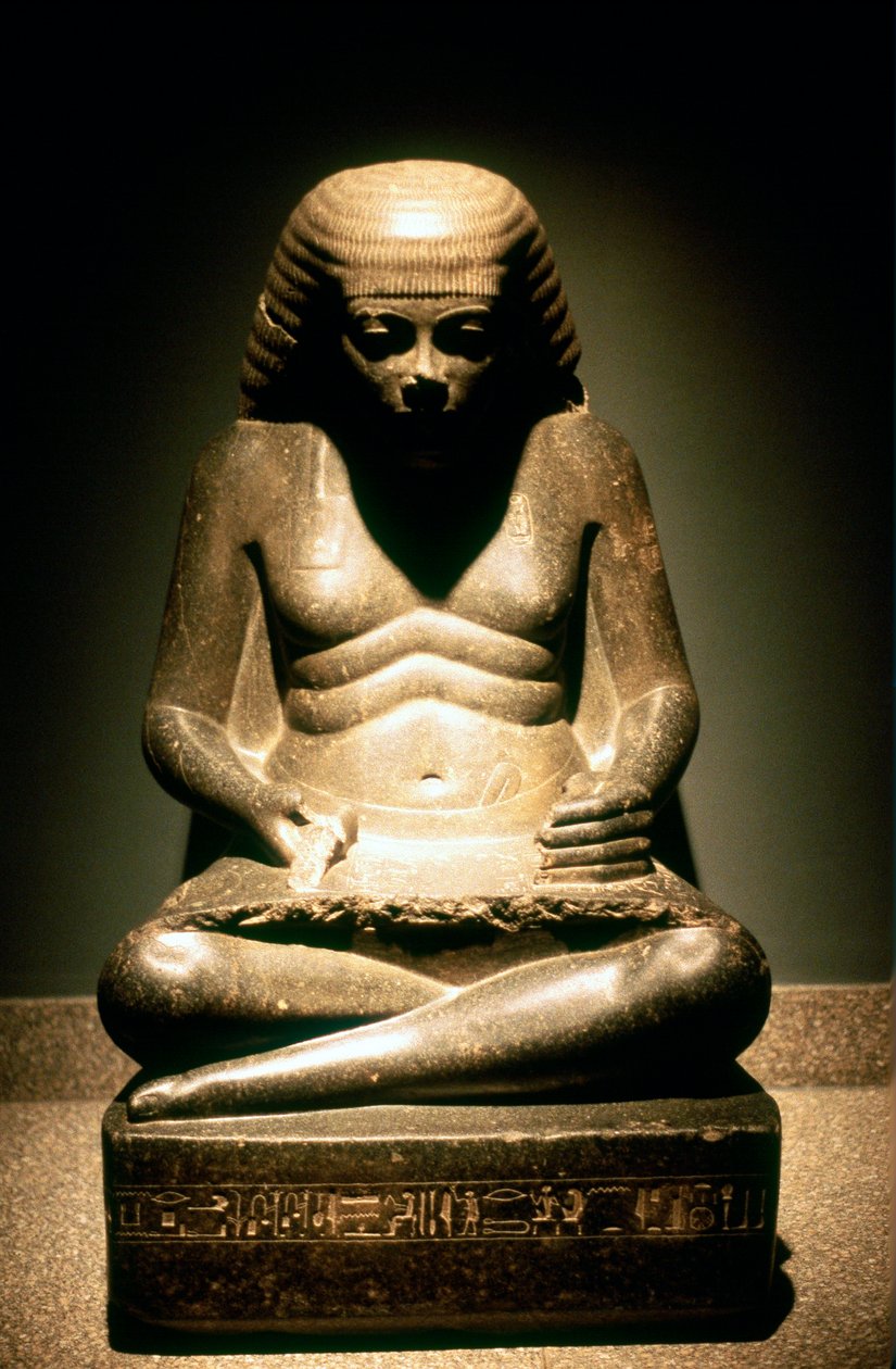 Granitstatue eines sitzenden altägyptischen Schreibers, aus Karnak, 17.-18. Dynastie, um 1500 v. Chr. von Unbekannt