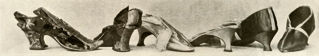 Gruppe von Pantoffeln 1735, 1770 und 1780, 1937 von Unbekannt