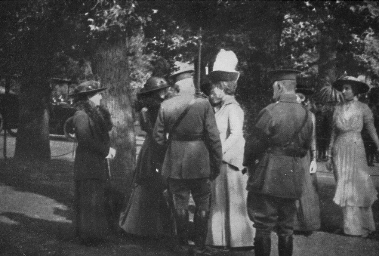 Königin Mary nach der Investitur am 25. August 1915, 1939 von Unbekannt