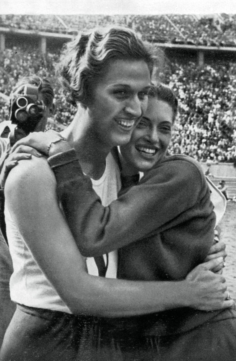 Helen Stephens und Alice Arden, amerikanische Athletinnen, Olympische Spiele Berlin, 1936 von Unbekannt
