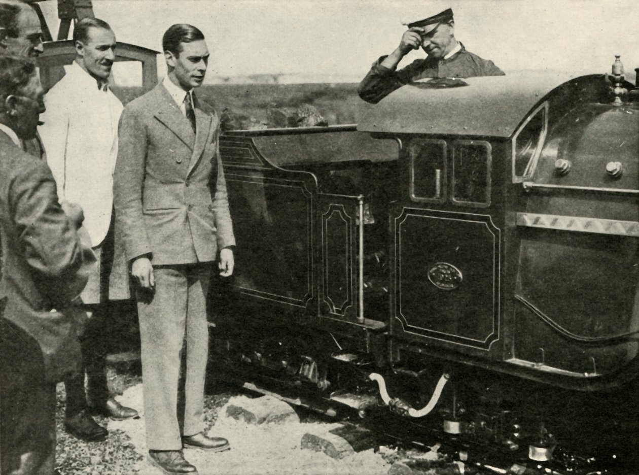Seine Majestät inspiziert die Miniatureisenbahn in New Romney, Kent, 1926 von Unbekannt