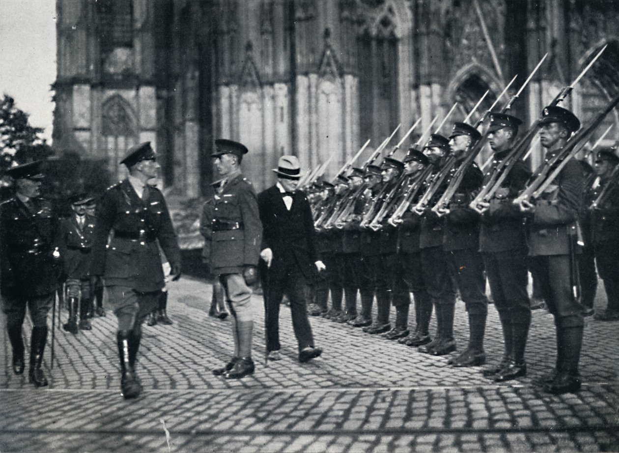 Truppeninspektion am Fuße des Kölner Doms von Unbekannt