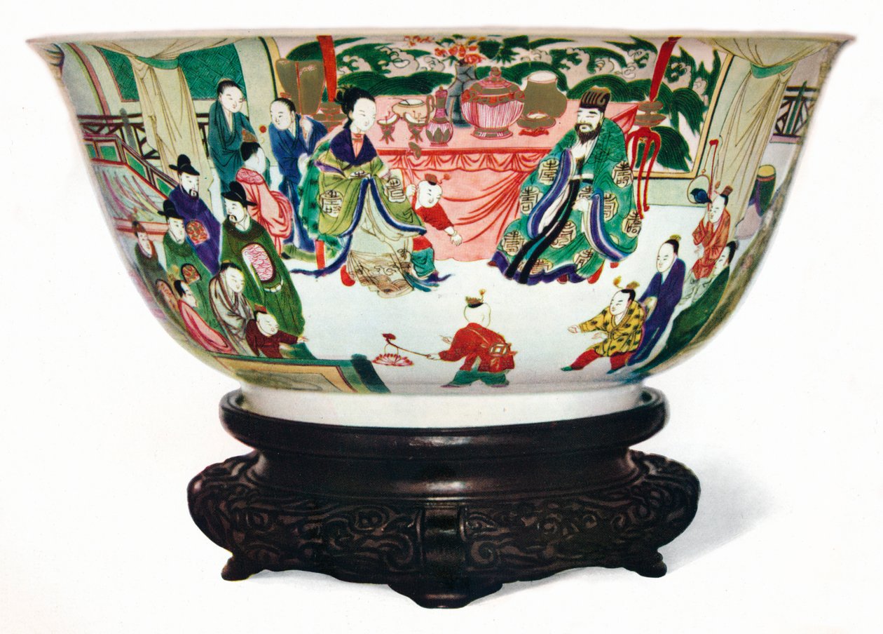 Kangxi-Periode Famille Verte Schale mit einer Szene des kaiserlichen Hofes, chinesisch, ca. 1705 von Unbekannt