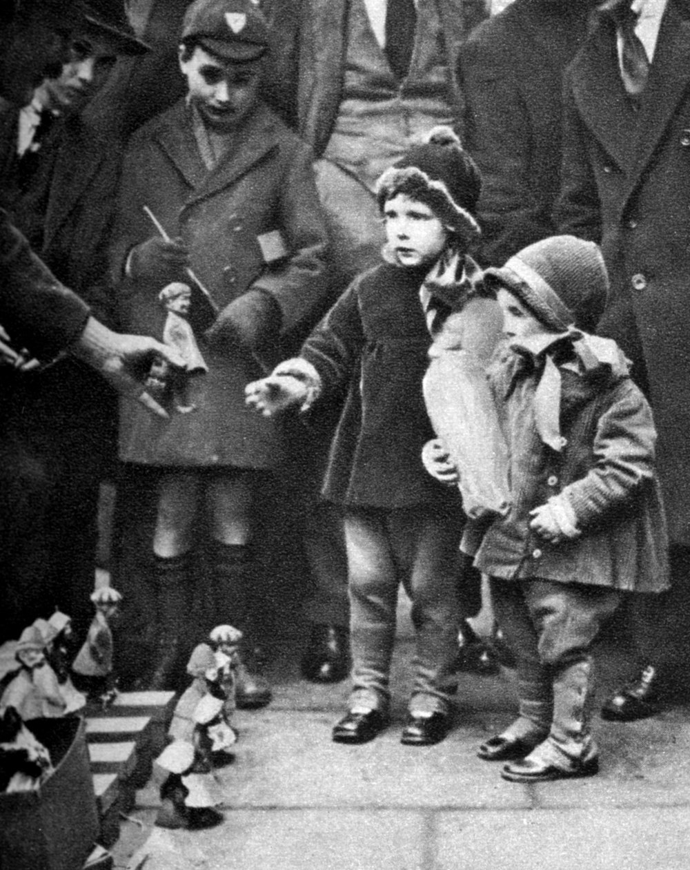 Straßenverkäufer von Spielzeug, Holborn, London, 1926-1927 von Unbekannt