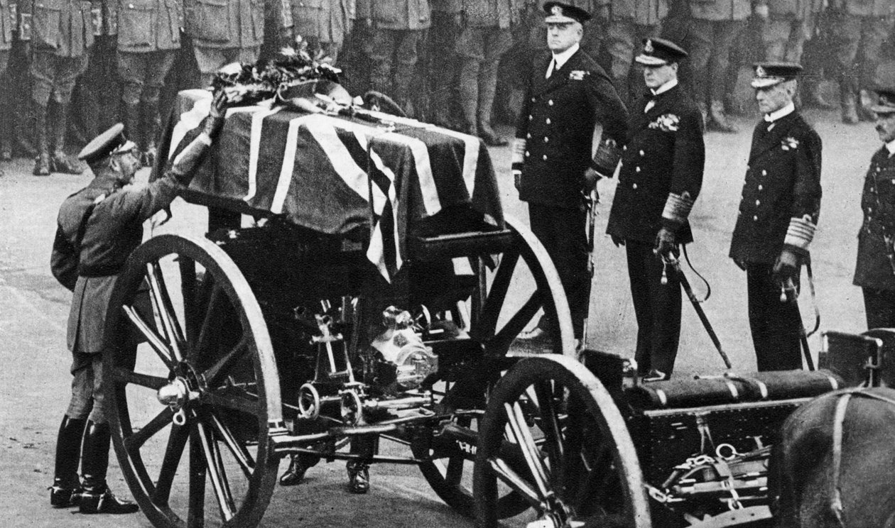 König George V. legt einen Kranz auf den Sarg eines unbekannten Soldaten, Whitehall, London, um 1930er Jahre von Unbekannt