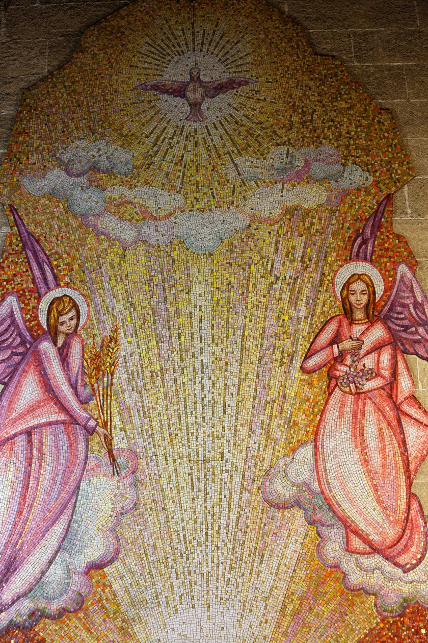 Mosaik in der Kirche Sacro Cuore di Gesù: Engel und Heiliger Geist, Gallipoli, Italien von Unbekannt
