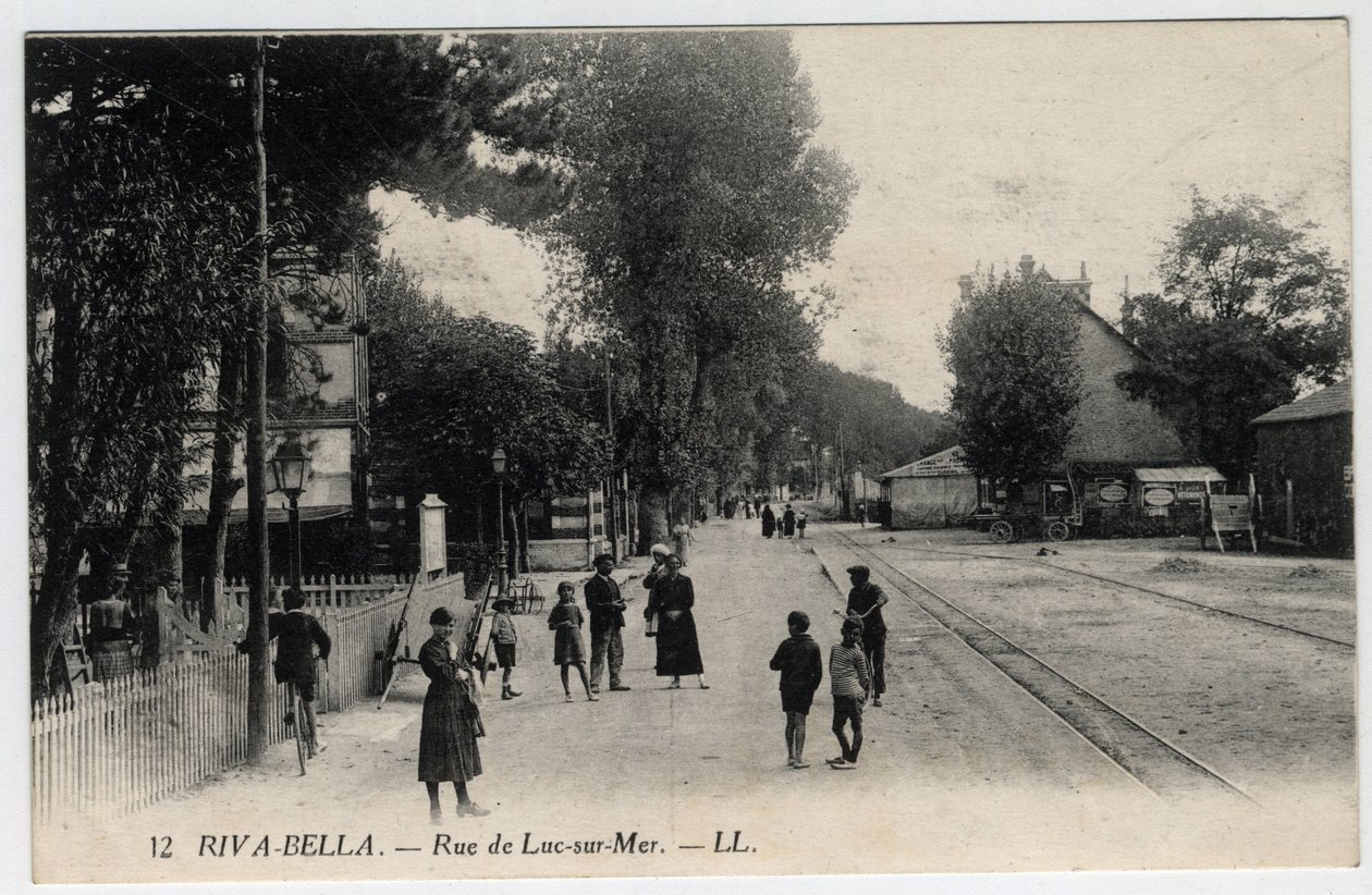 Normandie, Calvados (14), Ouistreham: Ansicht der Straße von Luc sur Mer in Riva Bella - Postkarte Ende 19.-Anfang 20. Jahrhundert von Unbekannt