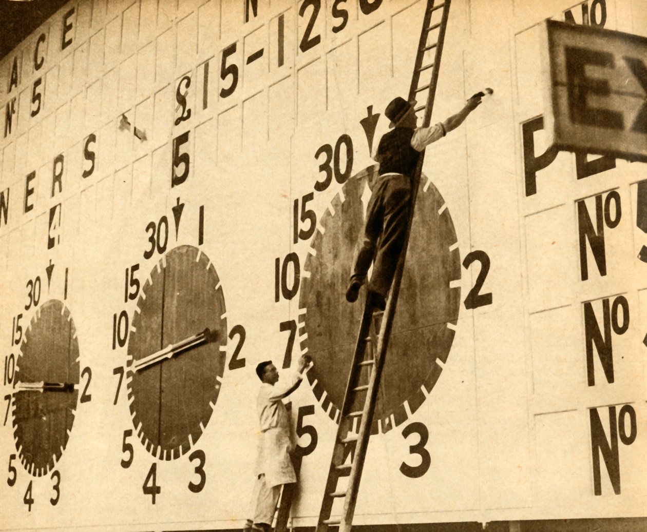 Maler bei der Arbeit am White City Tote, West London, 1932, 1933 von Unbekannt