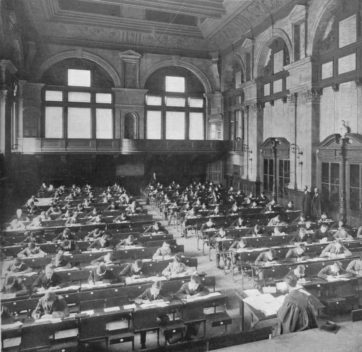 Schüler bei einer Prüfung in der City of London School, ca. 1903 von Unbekannt