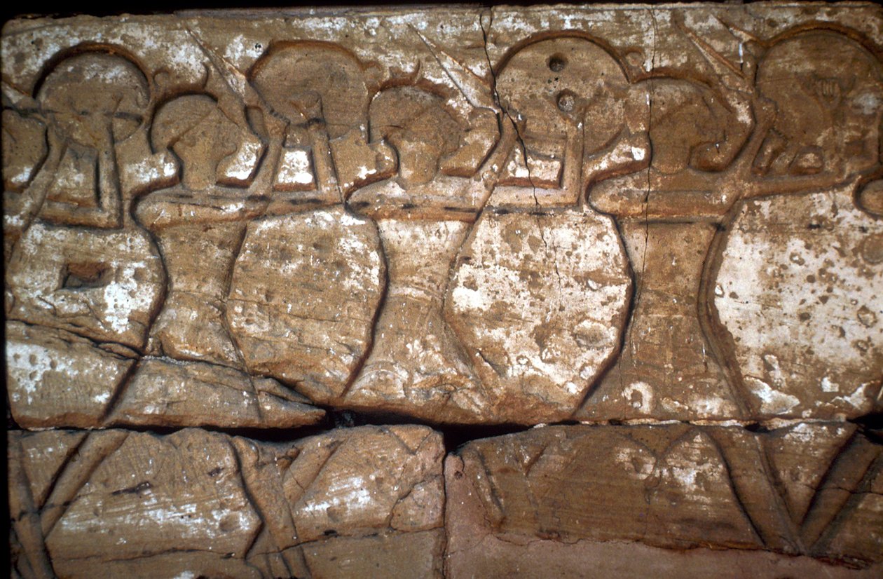 Relief von Soldaten, Tempel von Ramses III., Medinat Habu, Luxor, Ägypten, ca. 12. Jahrhundert v. Chr. von Unbekannt