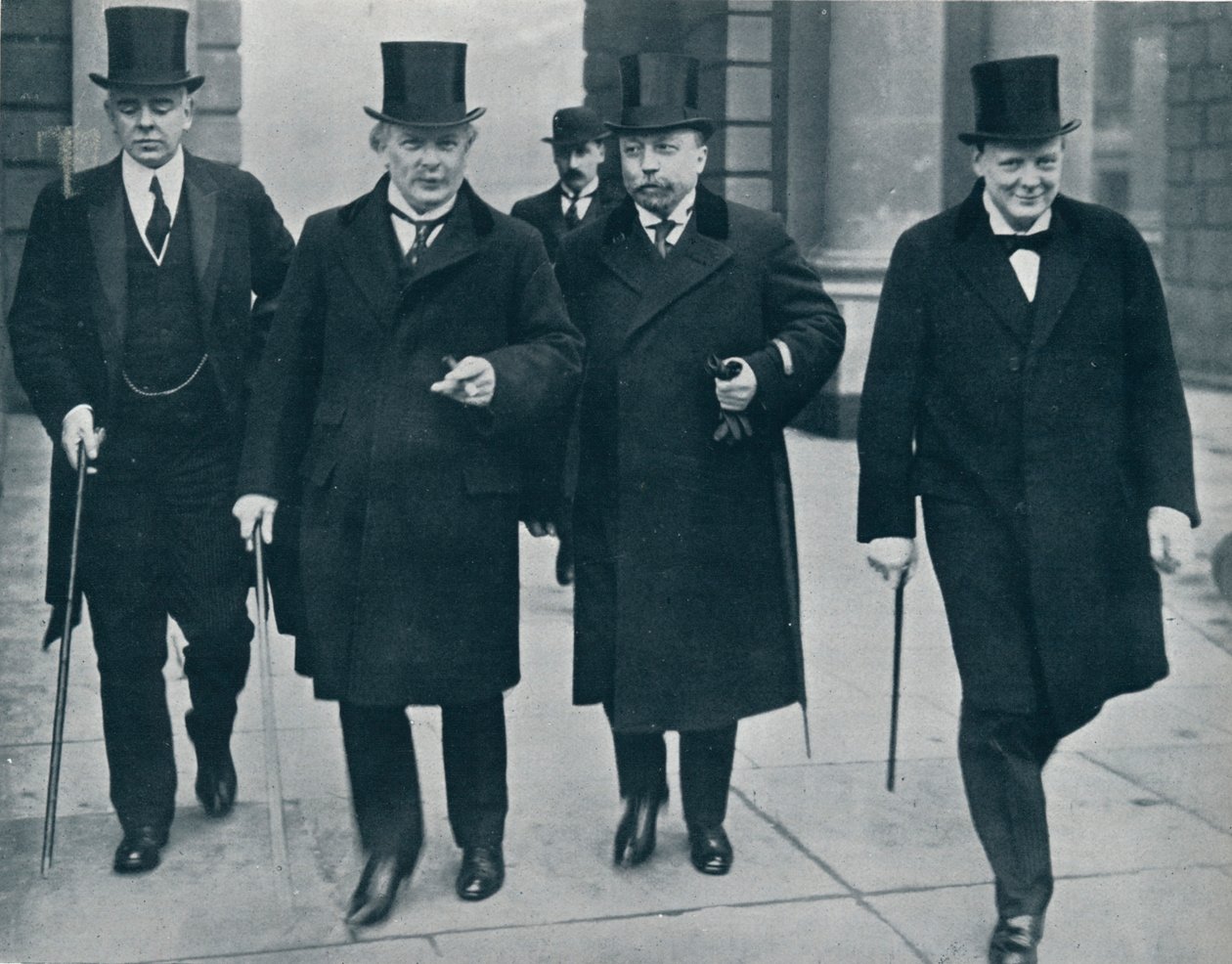 Russischer Finanzminister in England: M. Bark auf dem Weg zum House of Commons, 1914 von Unbekannt