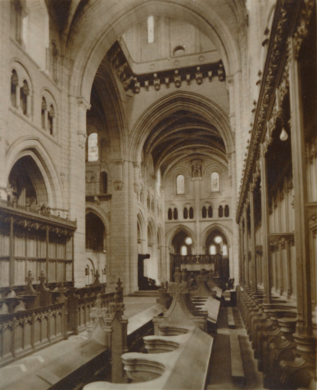 Abschnitt des Innenraums, Buckfast Abbey Church, Ende des 19. - Anfang des 20. Jahrhunderts von Unbekannt