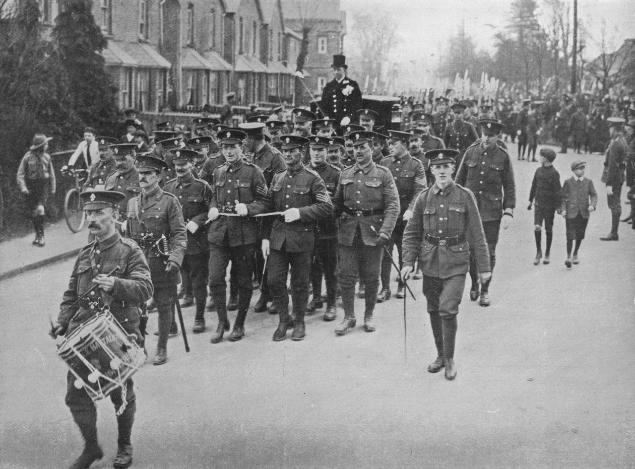 Sergeanten ziehen die Hochzeitskutsche aus der Kirche, 1915 von Unbekannt
