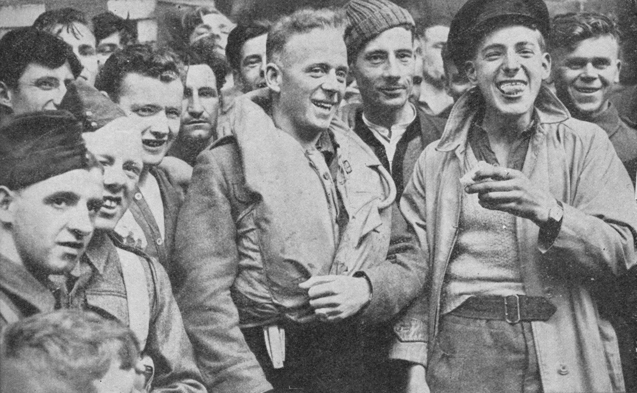 Einige der Überlebenden der Arandora Star landen in einem schottischen Hafen, 1940 von Unbekannt