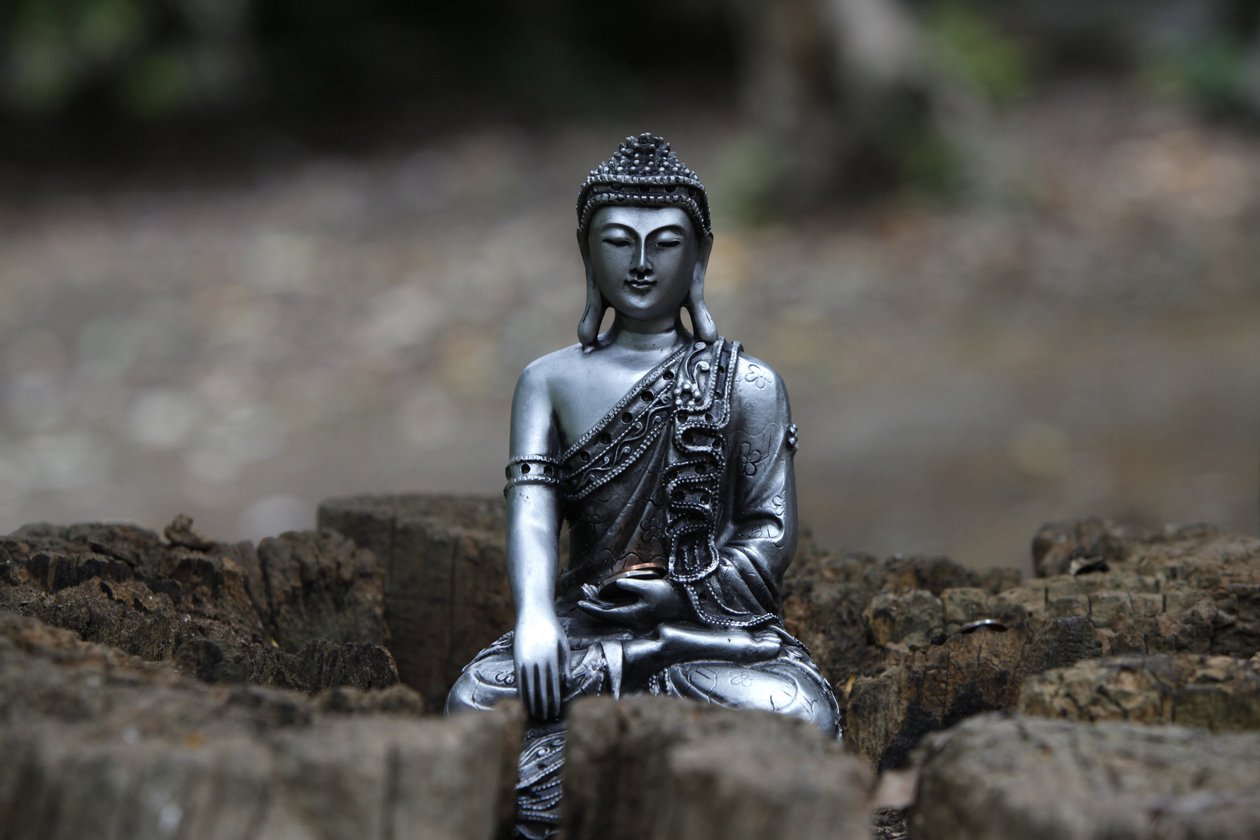Statue im Garten des Buddhapadipa-Tempels, Wimbledon, Großbritannien von Unbekannt