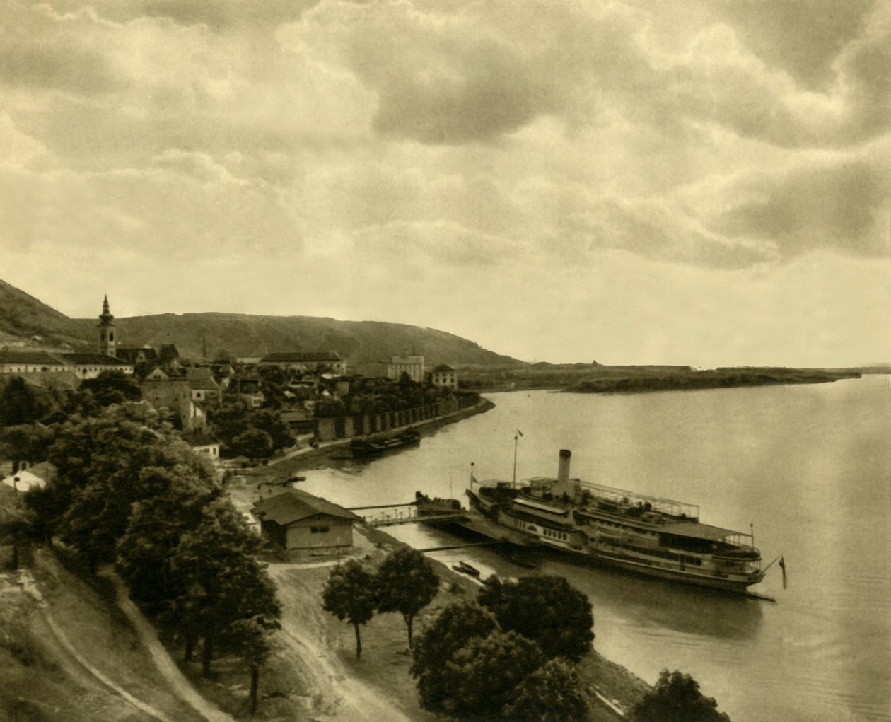 Dampfschiff auf der Donau bei Hainburg, Niederösterreich, um 1935 von Unbekannt