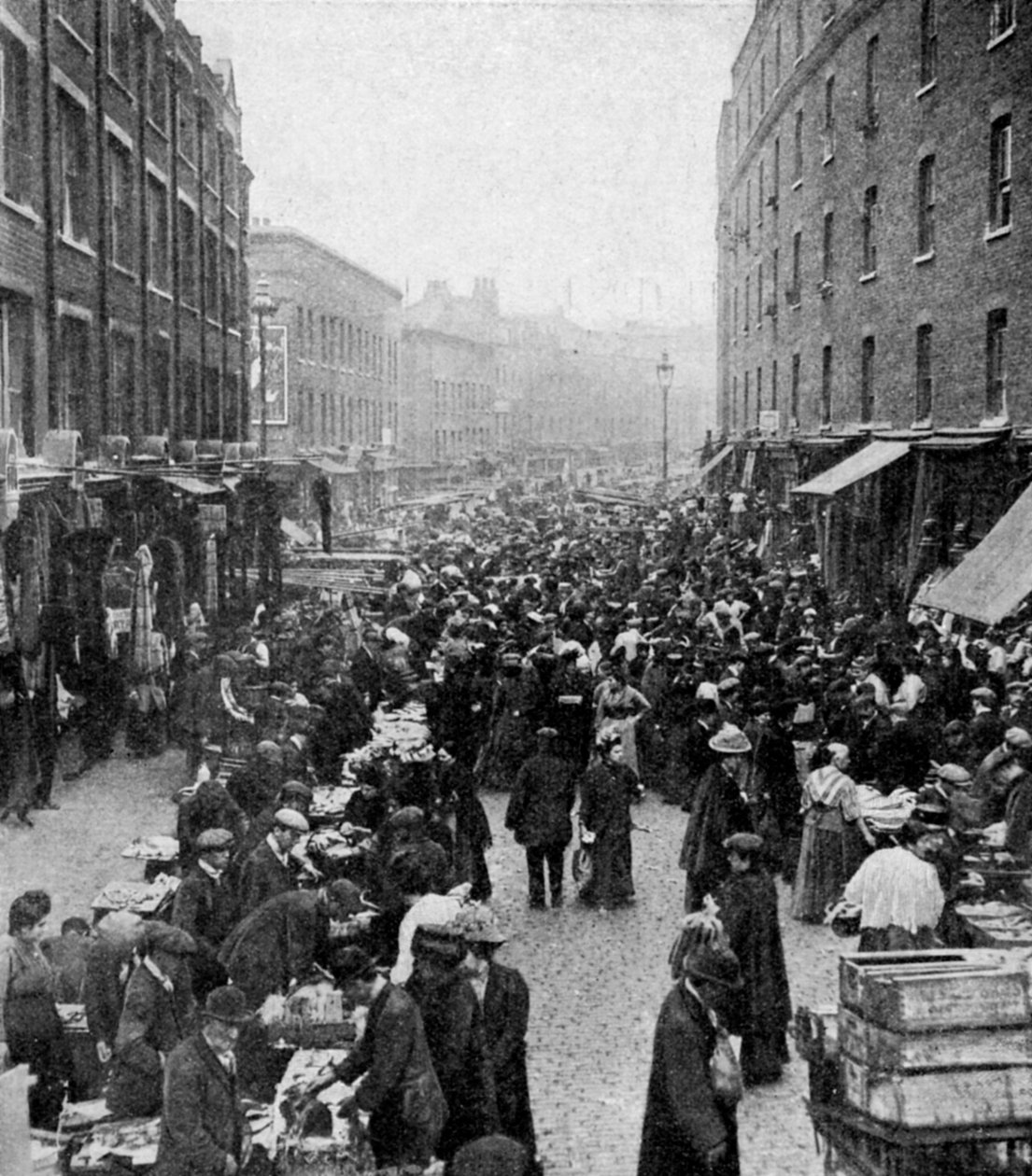 Sonntagsmarkt, Wentworth Street, Ost-London, ca. 1930er Jahre von Unbekannt