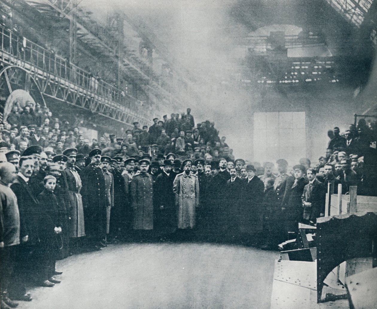 Der Zar, aufgenommen unter den Arbeitern in den großen Putiloff-Munitions- und Ingenieurwerken, 1914 von Unbekannt
