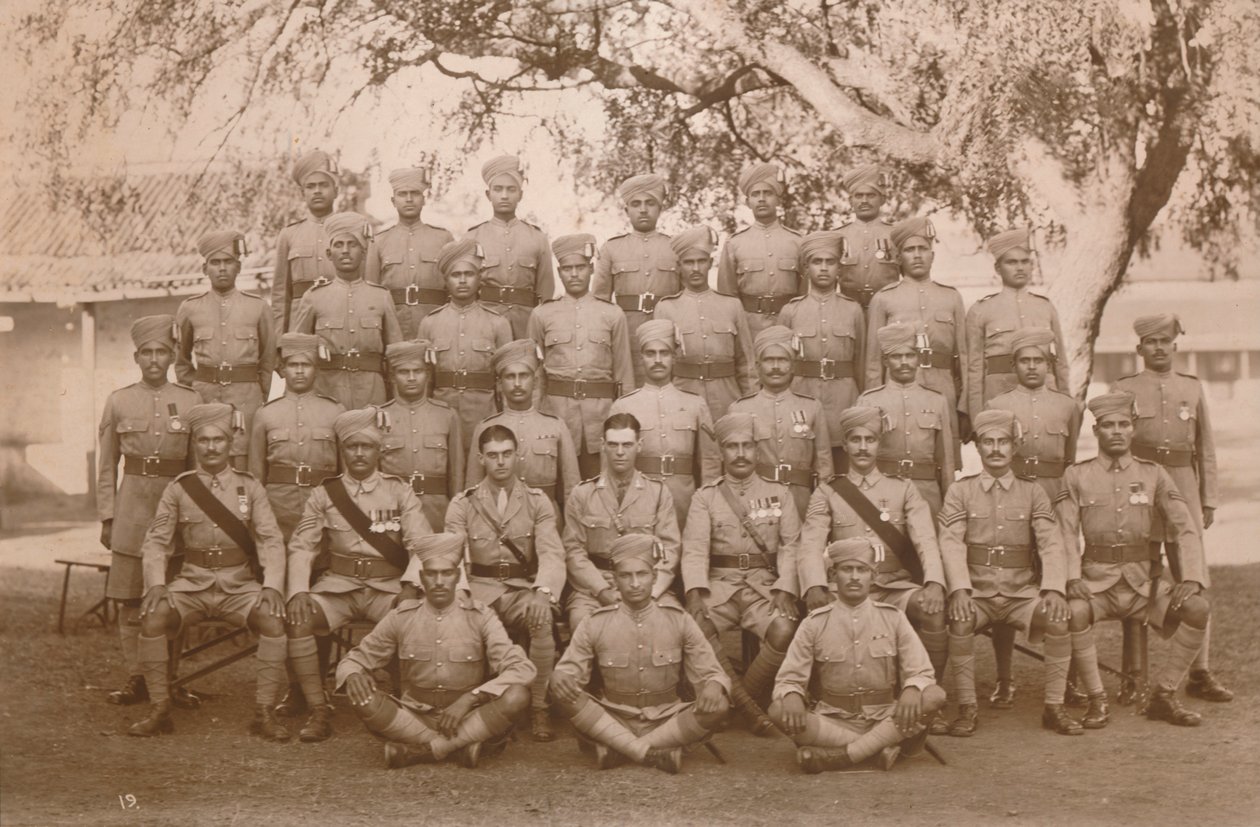 Der indische Zug des ersten Bataillons, das eigene königliche West-Kent-Regiment der Königin. Poona, Indien von Unbekannt