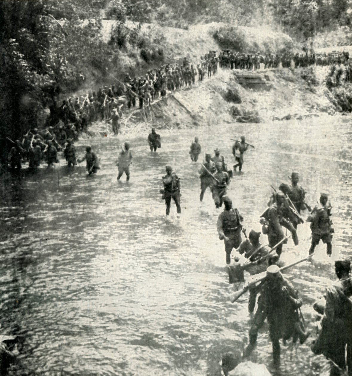 Die Kings African Rifles überqueren den Ruwu-Fluss, Deutsch-Ostafrika, 1919 von Unbekannt