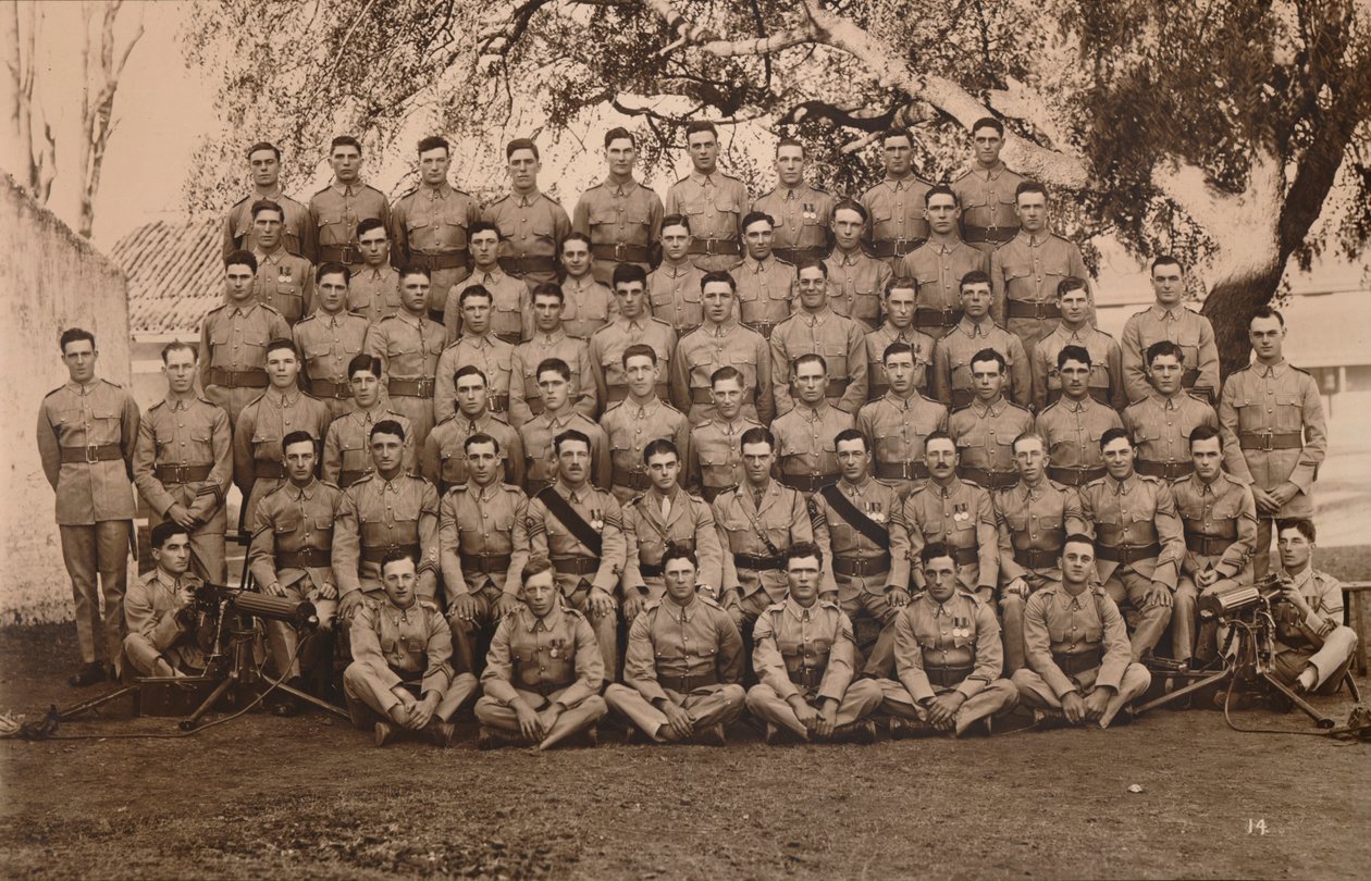 Das Maschinengewehrzug des Ersten Bataillons, The Queens Own Royal West Kent Regiment. Poona, Indien von Unbekannt