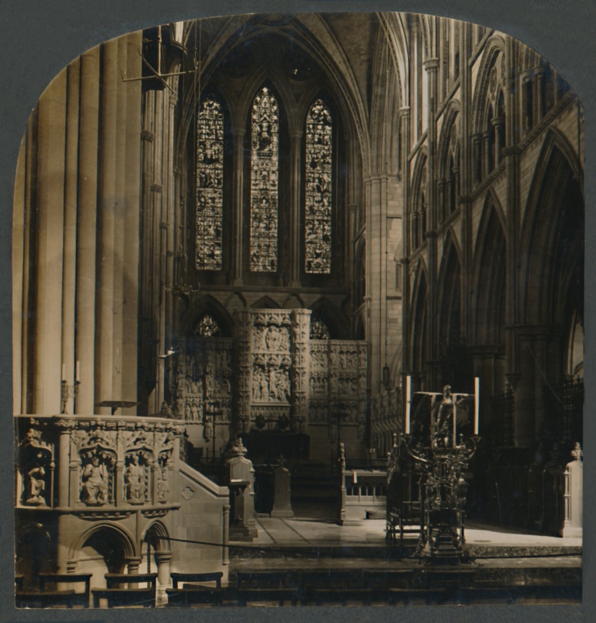 Die Kanzel und der Chor der Kathedrale von Truro, England, um 1910 von Unbekannt