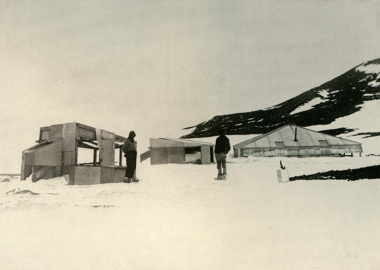Die Winterquartiere der Discovery-Expedition am Hut Point, ca. 1908, 1909 von Unbekannt