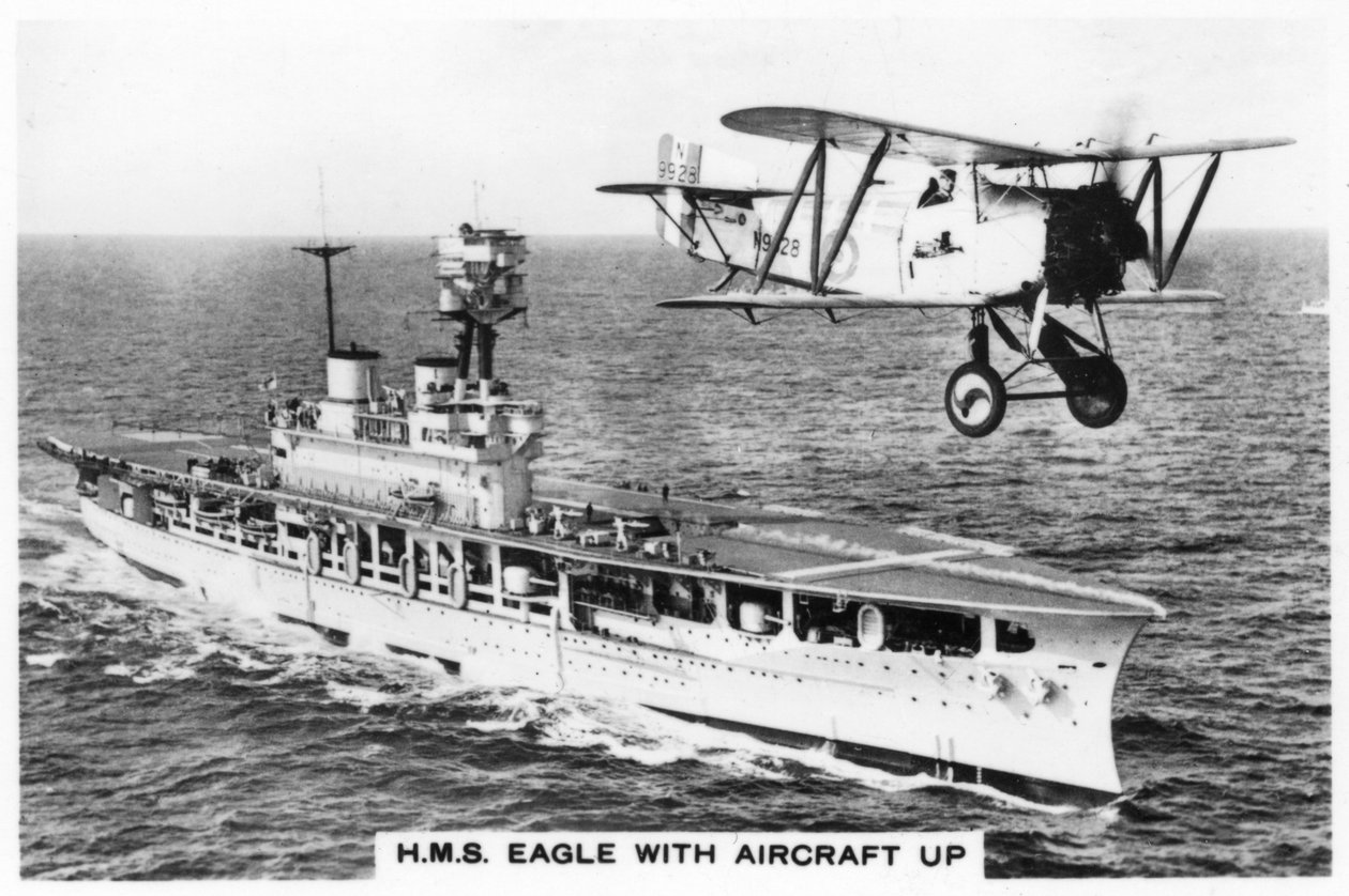 Der Flugzeugträger HMS Eagle und ein Fairey Flycatcher Flugzeug, 1937 von Unbekannt