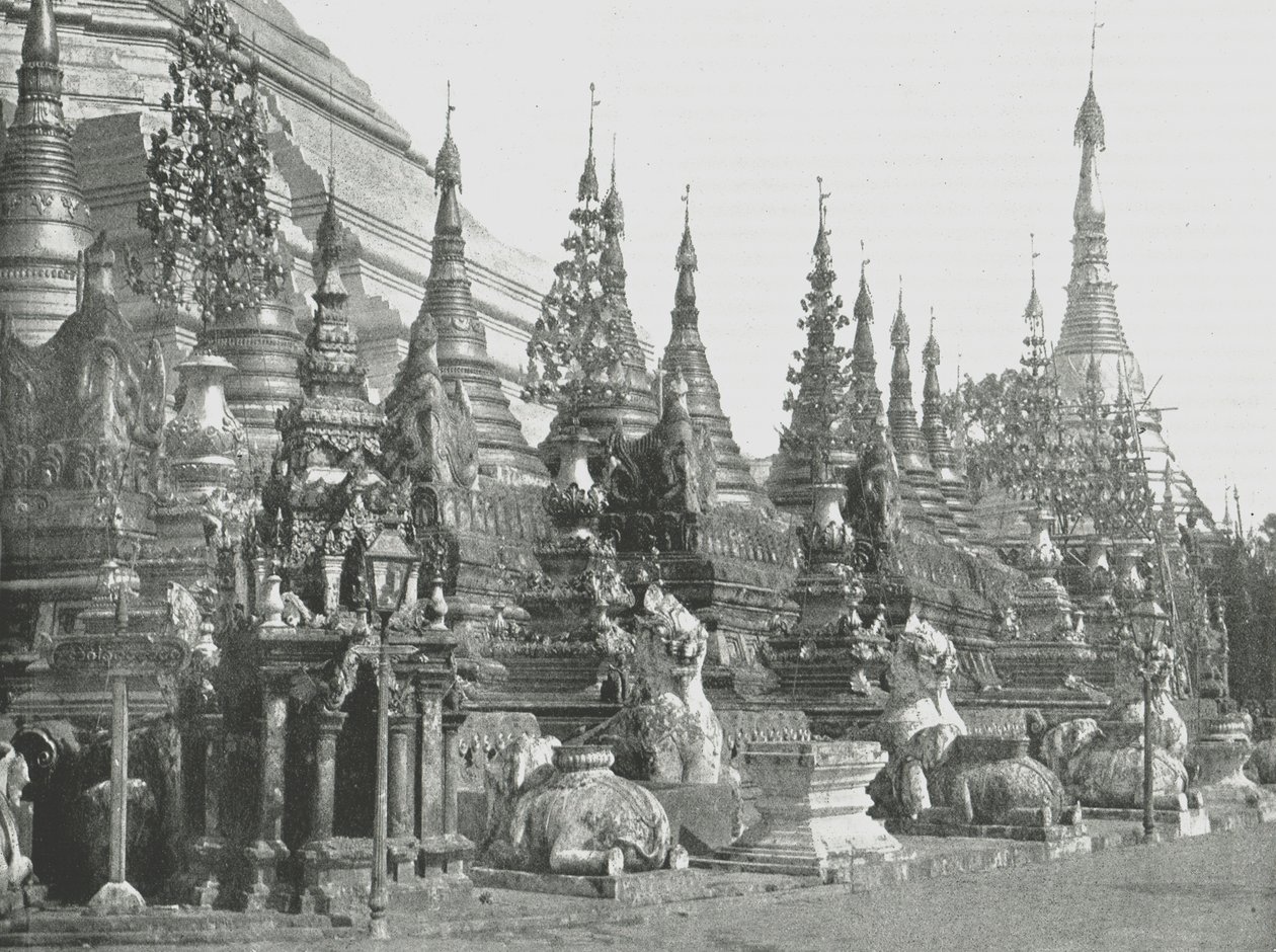 Der Sockel der Großen Pagode, Rangun, Birma, 1895 von Unbekannt