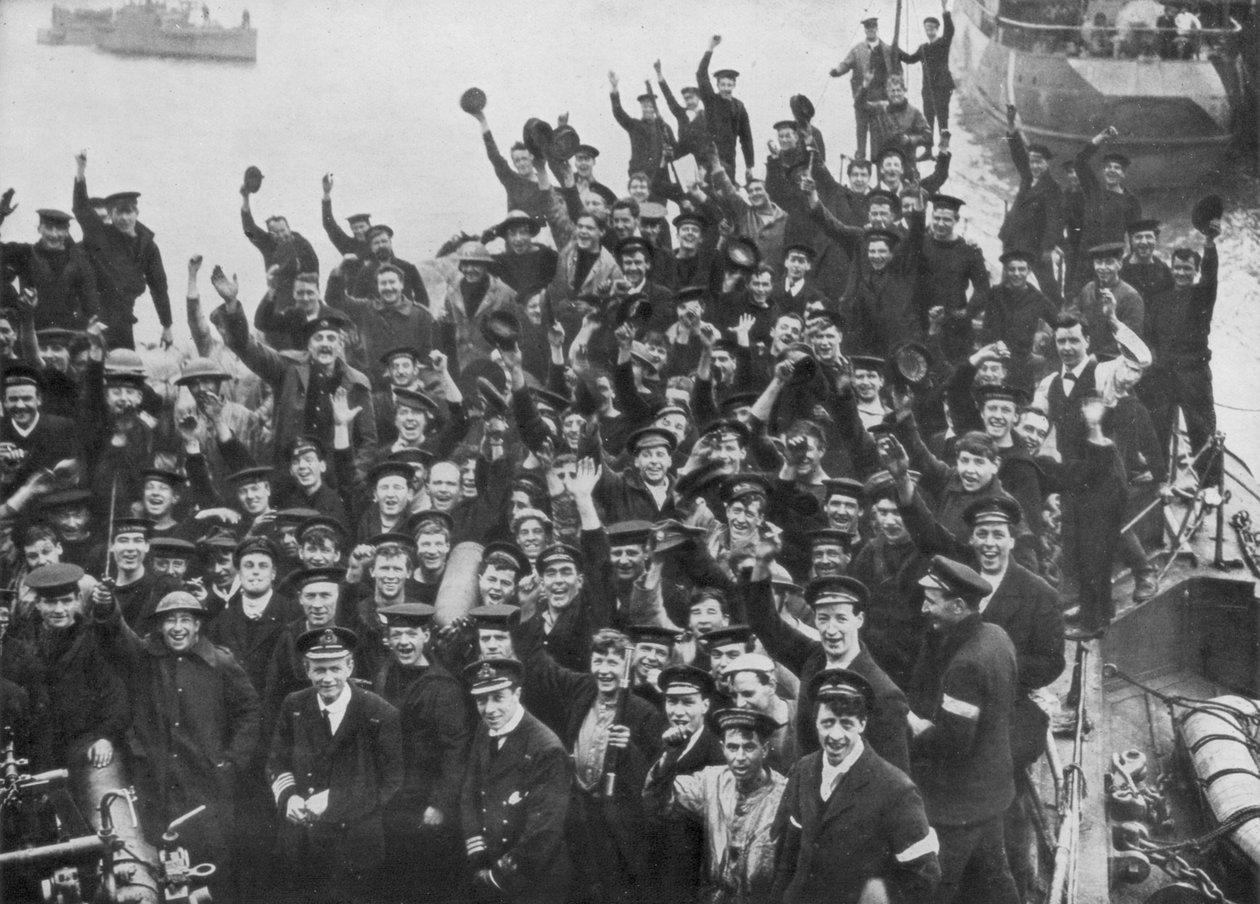 Die Besatzung der HMS Vindictive feiert den Überfall auf Zeebrugge am 23. April 1918 von Unbekannt