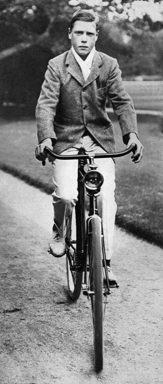 Der zukünftige König Edward VIII. fährt 1911 Fahrrad von Unbekannt