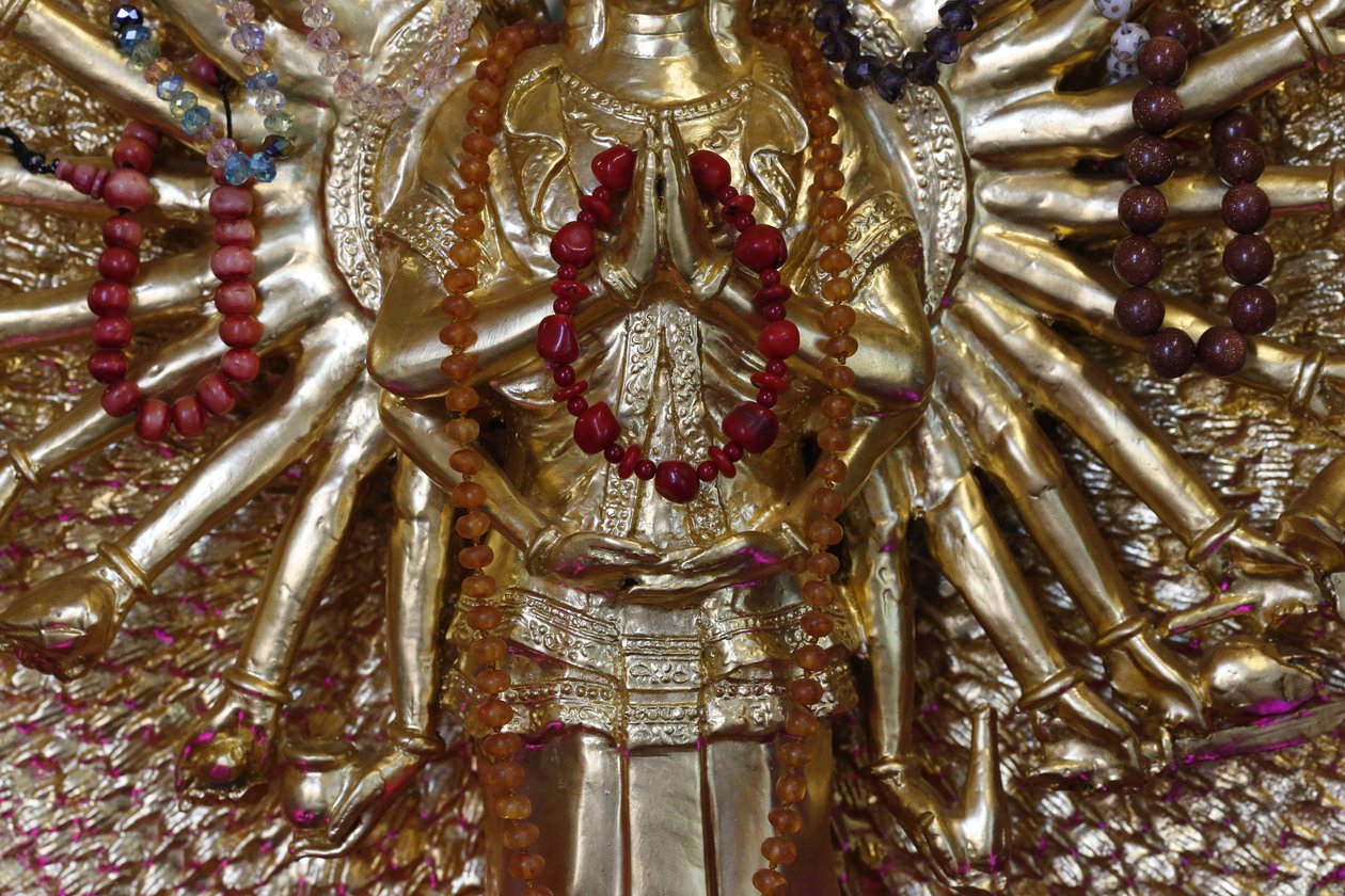 Tu An Buddhistischer Tempel. Quan Am Bodhisattva des Mitgefühls oder Göttin der Barmherzigkeit, Saint-Pierre-en-Faucigny, Frankreich von Unbekannt