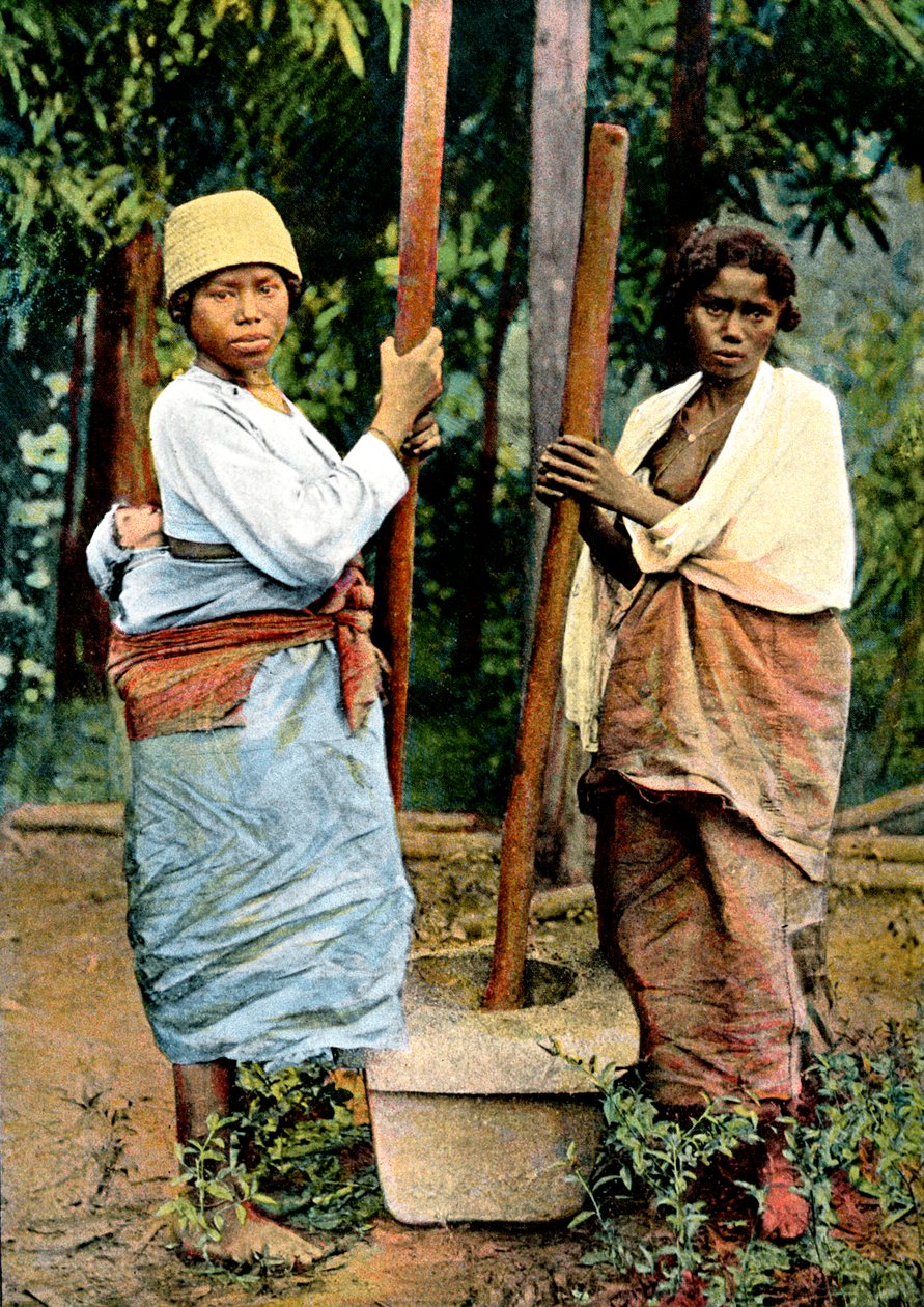 Frauen beim Reisschlagen, Madagaskar, späte 19. Jahrhundert von Unbekannt